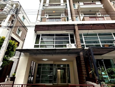 เช่าโฮมออฟฟิศ สถาบันบัณฑิตพัฒนบริหารศาสตร์ (นิด้า) : ให้เช่าทาวน์โฮม / โฮมออฟฟิศ 4 ชั้น โครงการ พรีเมี่ยมเพลส นวมินทร์-สุขาภิบาล 1 ใกล้ ซอยนวมินทร์ 89 /แอร์ 7 เครื่อง / เหมาะเป็น Home Office จดบริษัทได้