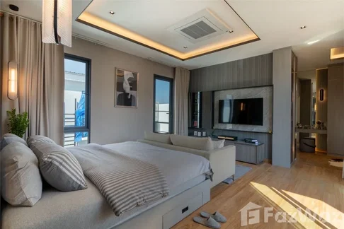 4 Bedroom Townhouse for sale at Sol Midtown Petchkasem–Sathorn  1929201