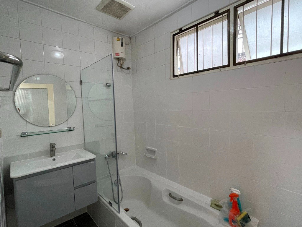 รูป บ้านชั้นเดียวปรับปรุงใหม่ 3 ห้องนอน 3 ห้องน้ำ สวน พื้นที่ประมาณ 180 ตรม. 10 นาทีเดินบีทีเอสทองหล่อหรือเอกมัย - รูปที่ 13/18