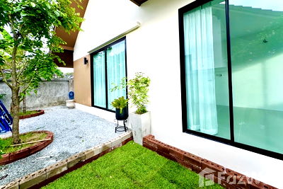 Houses for sale Bang Lamung Chonburi : 3 bedrooms house for sale at The Maple Pattaya 5776250