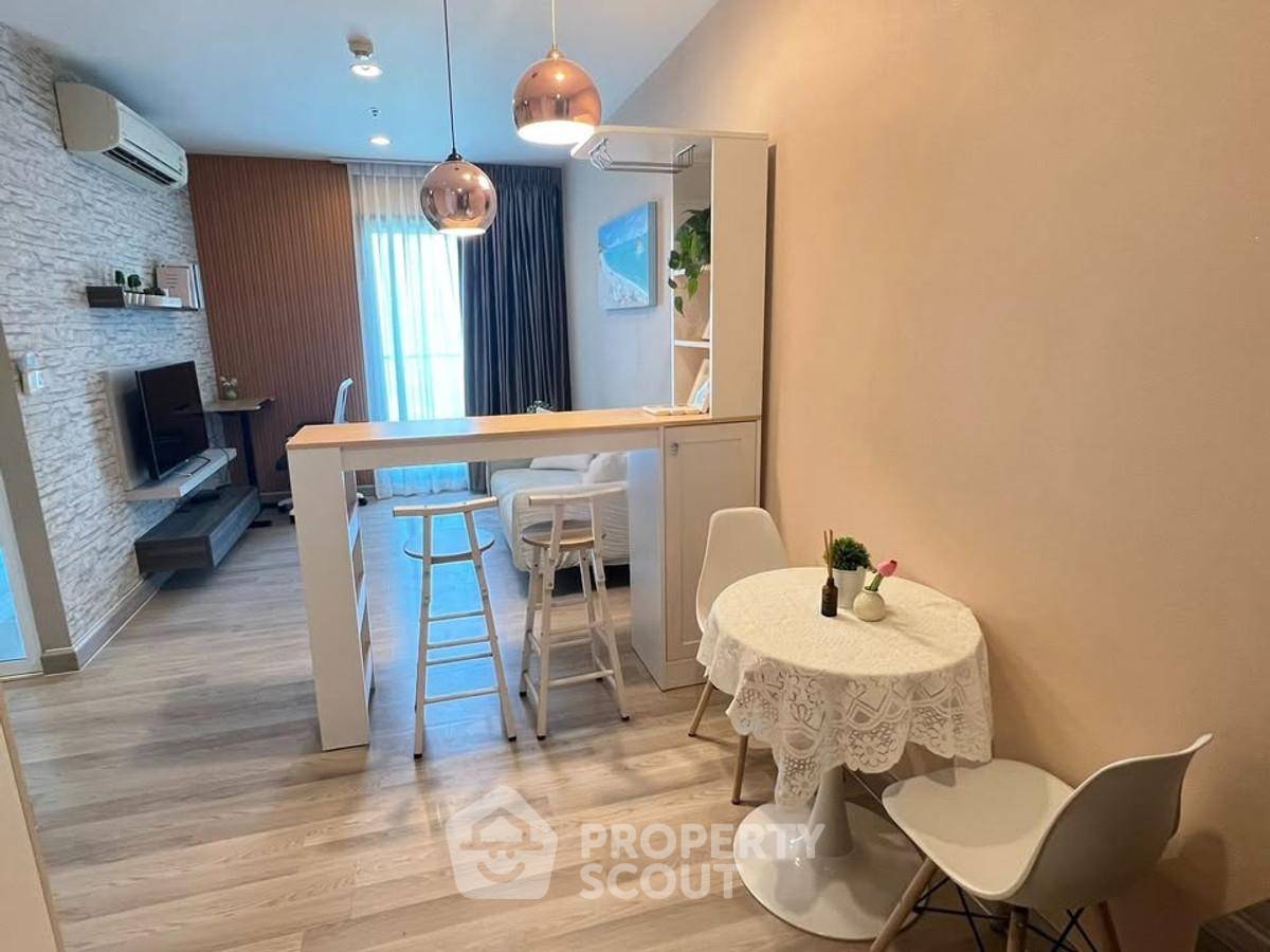 picture 19th-Floor 2-BR Centric Ratchada - Huai Khwang Near MRT Huai Khwang (ID 2462700) - 1/5