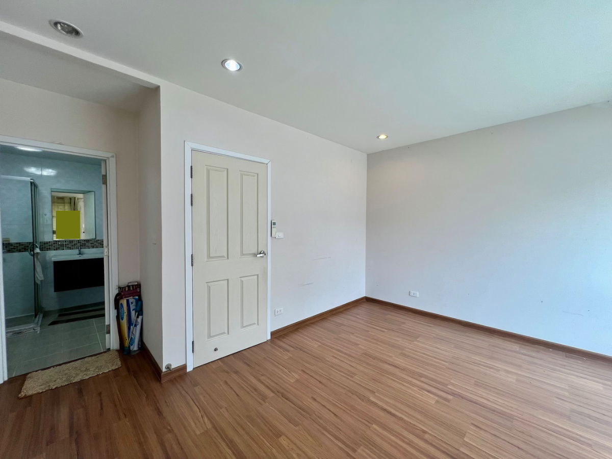 รูป ขายทาวน์โฮม 3 ชั้น Villette City พัฒนาการ | บ้านหันทิศใต้ รับลมดี | ทำเลศักยภาพ ใกล้เมือง เดินทางสะดวก - รูปที่ 19/29