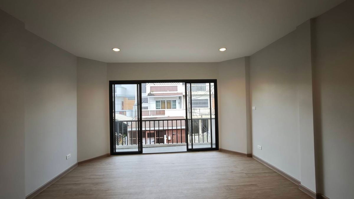 รูป R058 🏠 ขายทาวน์โฮม 3 ชั้น เกษมสันต์ 1 ลาดพร้าว – นาคนิวาส ใกล้ MRT ลาดพร้าว 71 เพียง 7.5 M เท่านั้น - รูปที่ 16/36