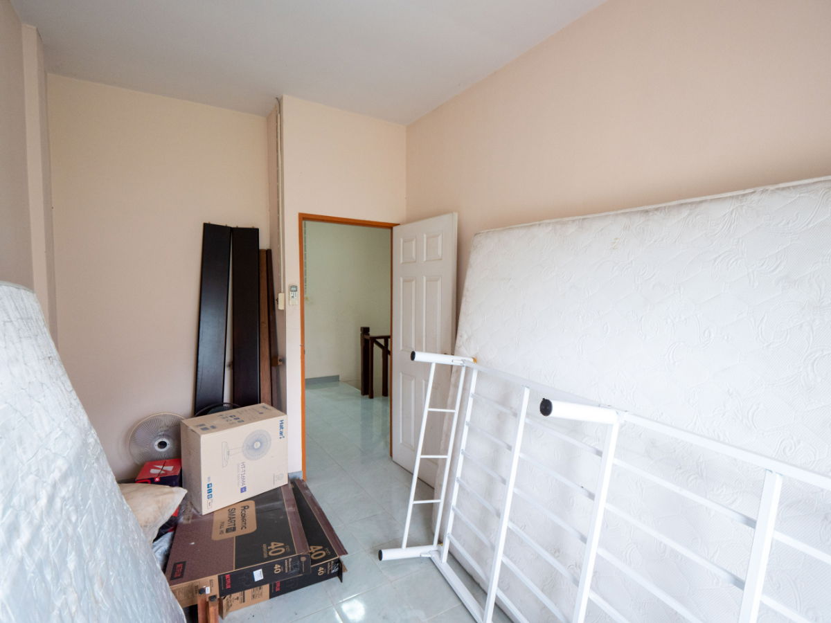 รูป #ขายทาว์นเฮาส์ #เมืองระยอง 26 ตรว. 3 นอน 2 น้ำ 2 จอด #ขายถูก 1.89 ล้าน สภาพพร้อมอยู่ ที่ตั้งตำบลทับมา ใกล้ถนนสุขุมวิท ติดถนนนครระยอง3 - รูปที่ 43/48