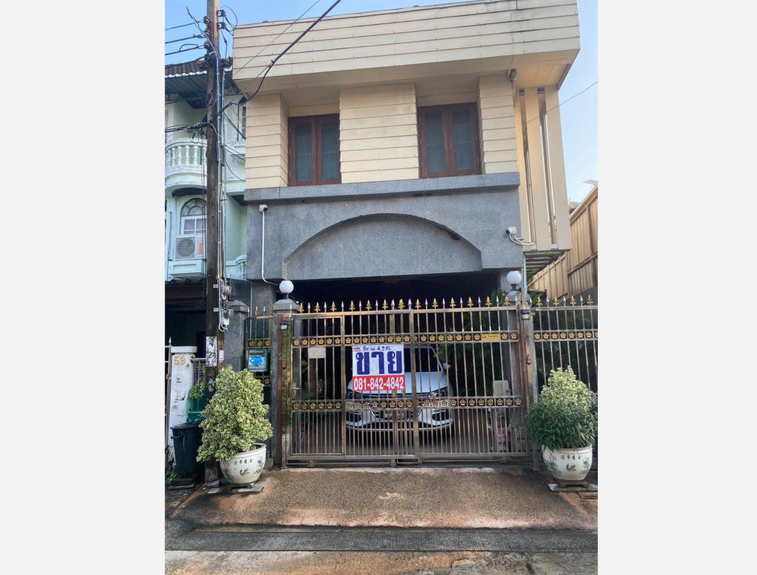 Call : 081-842-4842 ขายทาวน์เฮ้าส์ 3 ชั้น ซอยลาดปลาเค้า 33 ต่อเติมใหม่ 29 ตารางวา 4 ห้องนอน 3 ห้องน้ำ (หน้าบ้านไม่ชนบ้านอื่น) ใกล้ BTS เกษตรศาสตร์