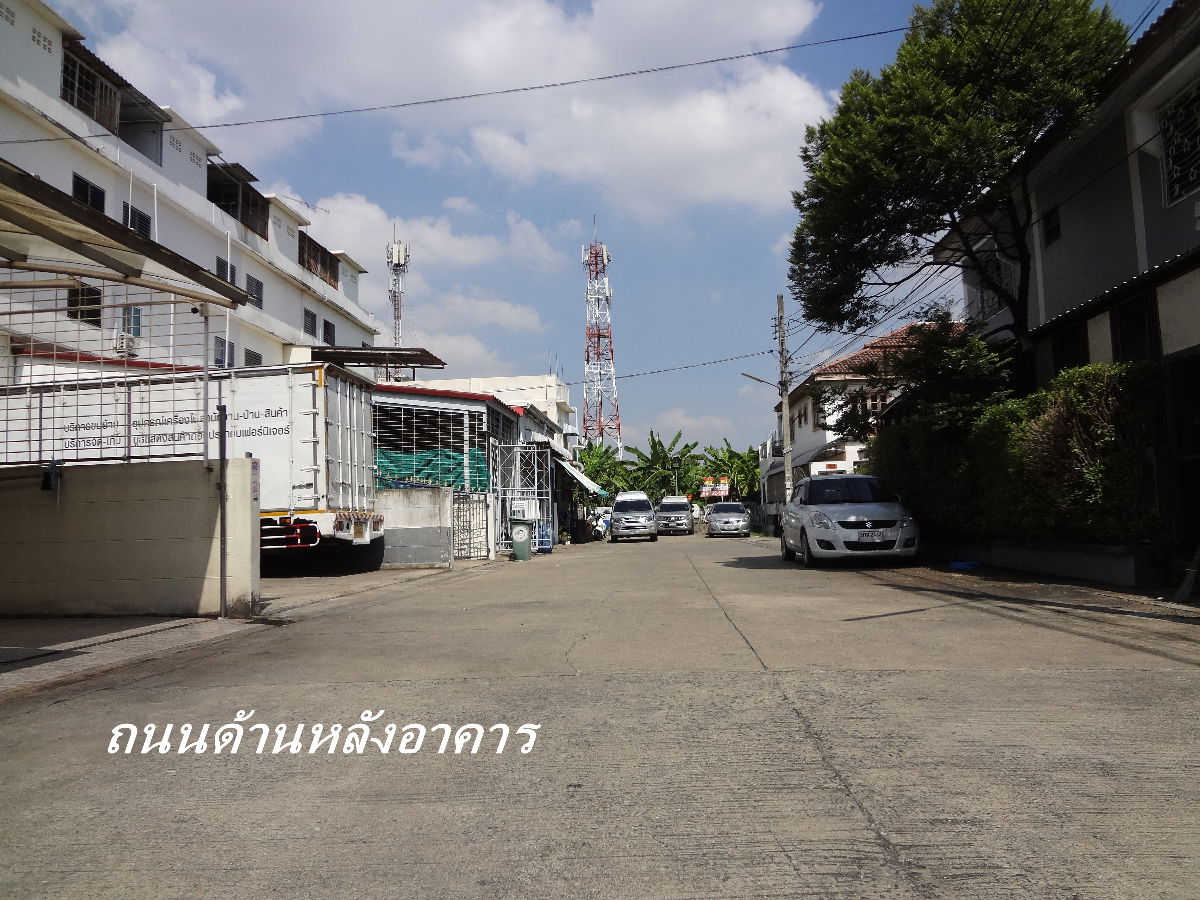 รูป ตึกแถว4ชั้นถนนใหญ่วัชรพลเส้นทางเพิ่มสิน-เทพรัตนถนน2ด้าน36ตารางวา จอดรถริมถนนได้ประตูหลังเข้าซ.14นำรถเก็บ2คันปลอดภัย ใก้ลตลาดเอสทีเหมาะทำการค้า,โชว์รูม - รูปที่ 3/23