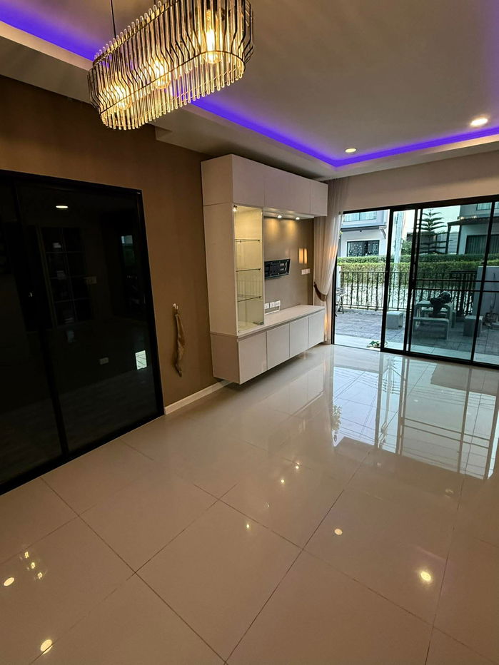 รูป ด่วนน‼️ เจ้าของปล่อยเองบ้านสวย ตกแต่งทั้งหลัง เดินทางสะดวก ติดมอเตอร์เวย์ - รูปที่ 2/16