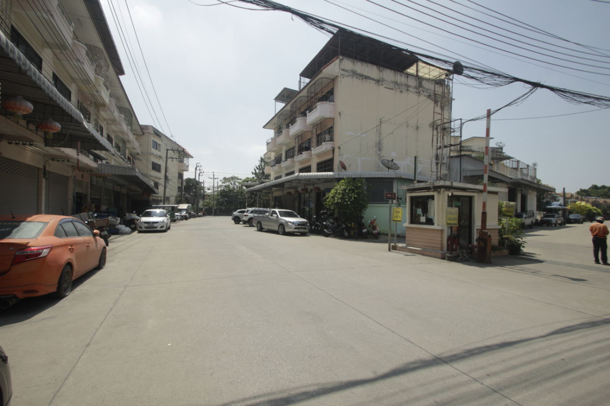 รูป อาคารพาณิชย์สุขสวัสดิ์ประชาอุทิศ สุขนิเวศน์2 สุขสวัสดิ์64 ประชาอุทิศ33 ห้องมุม ริมถนนเมนหน้าโครงการ อยู่อาศัย ค้าขาย ทำสำนักงาน 3ชั้น ใกล้สะพานภูมิพล - รูปที่ 6/7