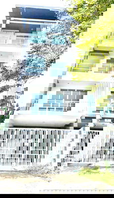 เช่าทาวน์โฮม ศาลหลักเมืองจังหวัดนนทบุรี : ให้เช่าโฮมออฟฟิศ อยู่ในซอยติวานนท์ 25 (ห่างจากปากซอย 100 เมตร) ติดรถไฟฟ้าสายสีชมพู (สถานีสนามบินน้ำ)