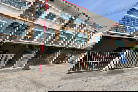 For Sale: 3-Storey Townhome at Villette City Pattanakarn | South-Facing | Prime Location with Easy Access