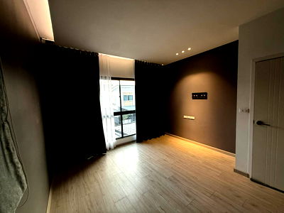 Twin houses for rent วิทยาลัยการปกครอง : for rent / sale Hometown near motorway Lamlukka