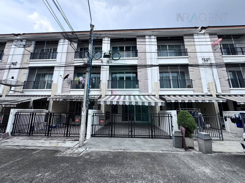 ขายทาวน์โฮม : 📌 ขายทาวน์เฮาส์ โครงการ บ้านกลางเมือง เอสเซ้นส์ ศรีนครินทร์ 3 ชั้น 3 ห้องนอน 3 ห้องน้ำ