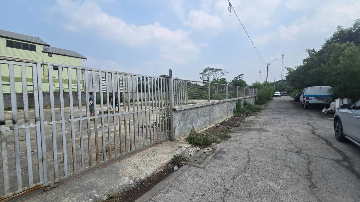 รูป ขายที่ดินถมและเทคอนกรีตแล้ว ซอยพระยาสุเรนทร์ 22 - รูปที่ 8/11