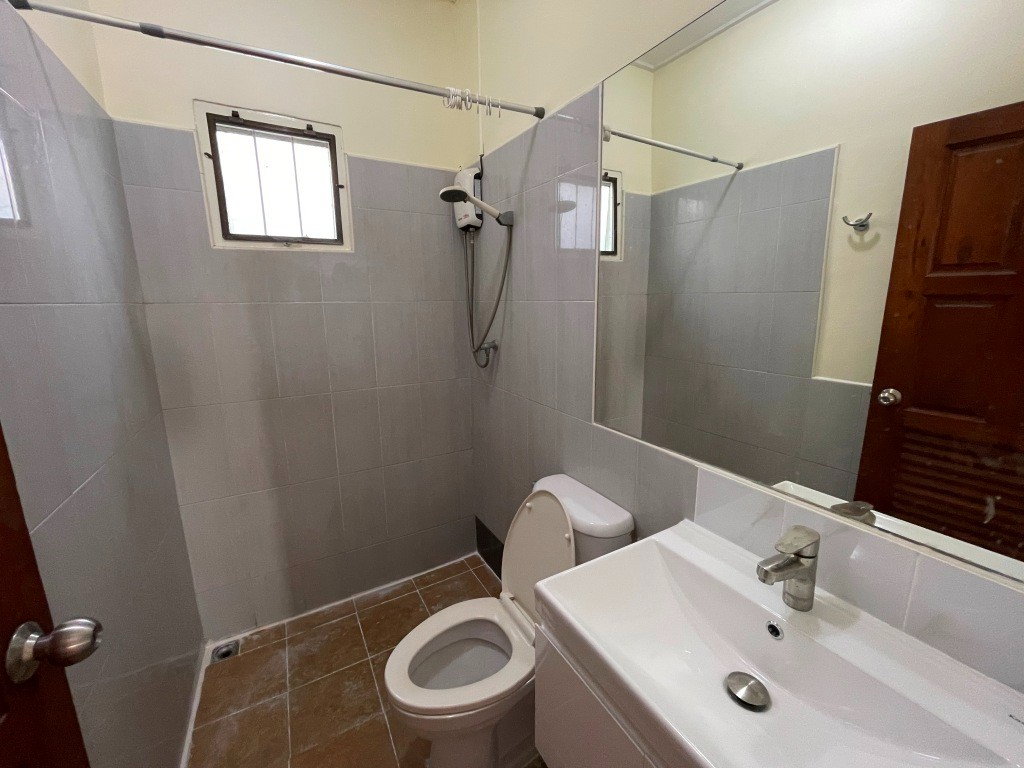 รูป บ้านชั้นเดียวปรับปรุงใหม่ 3 ห้องนอน 3 ห้องน้ำ สวน พื้นที่ประมาณ 180 ตรม. 10 นาทีเดินบีทีเอสทองหล่อหรือเอกมัย - รูปที่ 5/18