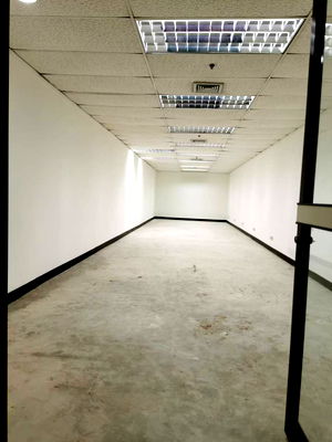 เช่าสำนักงาน วิทยาลัยพยาบาลเซนต์หลุยส์ : FOR RENT   SPACEC FOR OFFICE AND  TRADE AT BANG RAK ให้เช่าพื้นที่
