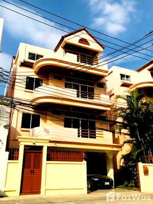 Townhouses for rent Tesco Lotus Extra Rama 4 : 4 Bedroom Townhouse for rent in Khlong Tan Nuea, Bangkok  1083072