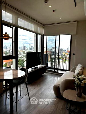 Condos for sale : 1-BR Condo On 21st Floor, Rhythm Ekkamai Estate,  🚆 BTS Thong Lor (ID 2684838)