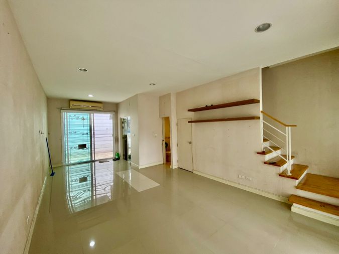 3-bed townhouse for sale, 180 sqm, 22 sq wah, Baan Klang Muang Ladprao 87