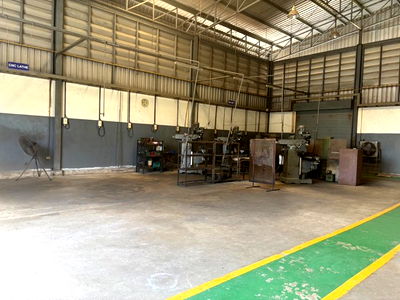 เช่าโรงงาน นิคมอุตสาหกรรมบางปู : MKR2 เช่า โกดังพร้อมออฟฟิศ 1 ไร่ พื้นที่ 1,400 ตร.ม. รับน้ำหนัก 3-5 ตัน ไฟฟ้า 3 เฟส ขอใบ รง. ได้ รถเทรลเลอร์เข้า-ออกสะดวก