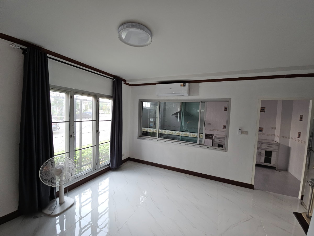 รูป [ให้เช่า] ทาวน์โฮมหลังมุม ด้านหน้าทางเข้าหมู่บ้าน 3 ชั้น – Vista Park Watcharapol - รูปที่ 13/16