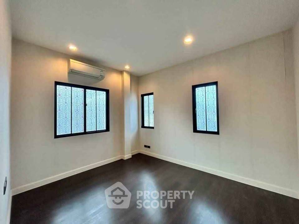 รูป คอนโด 3-ห้องนอน ที่ เดอะ เน็กซ์ วัน รวมโชค ใน ฟ้าฮ่าม (ID 2688571) - รูปที่ 2/15