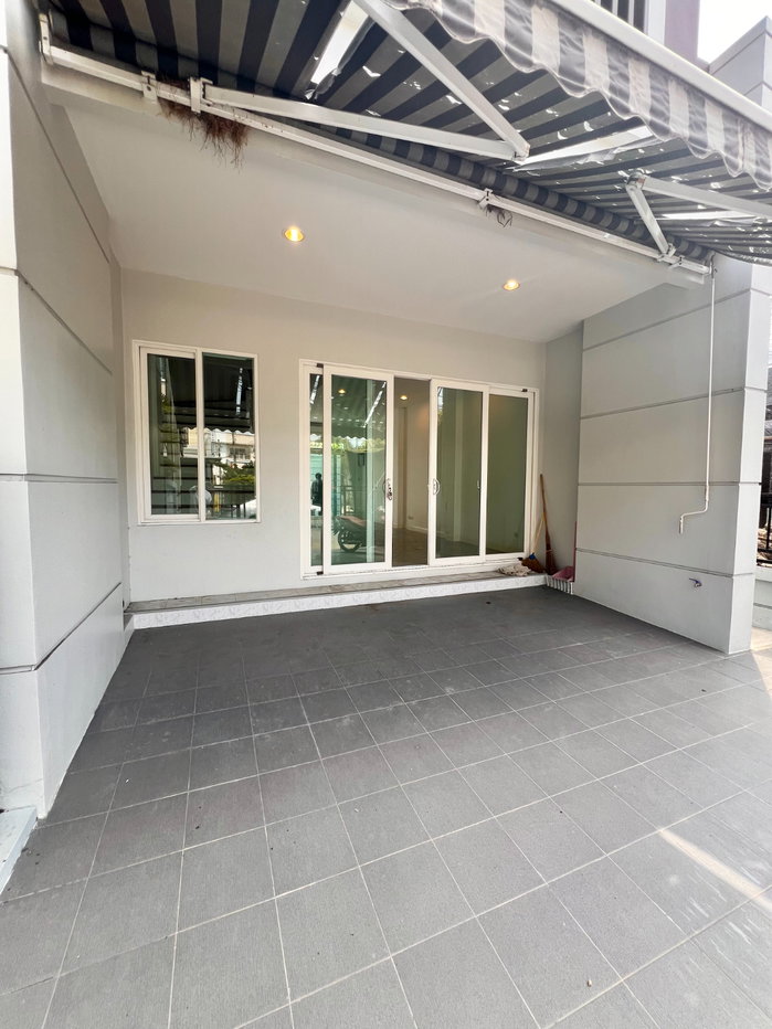 รูป [ให้เช่า] ทาวน์โฮม 3 ชั้น บ้านเปล่า หลังมุม📍ทำเลเลียบด่วนรามอินทรา | ใกล้ รร.นานาชาติสิงคโปร์ (SISB) Central Eastville 🚇BTS ลาดพร้าว 71 - รูปที่ 2/17