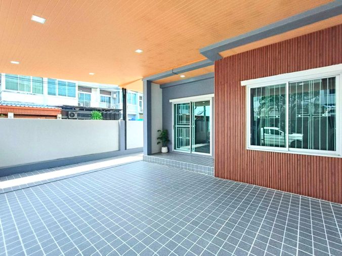 4-bed townhouse for sale, 120 sqm, 31.9 sq wah, Baan Ratchapruek Suvarnabhumi-LadKrabang Phase 4