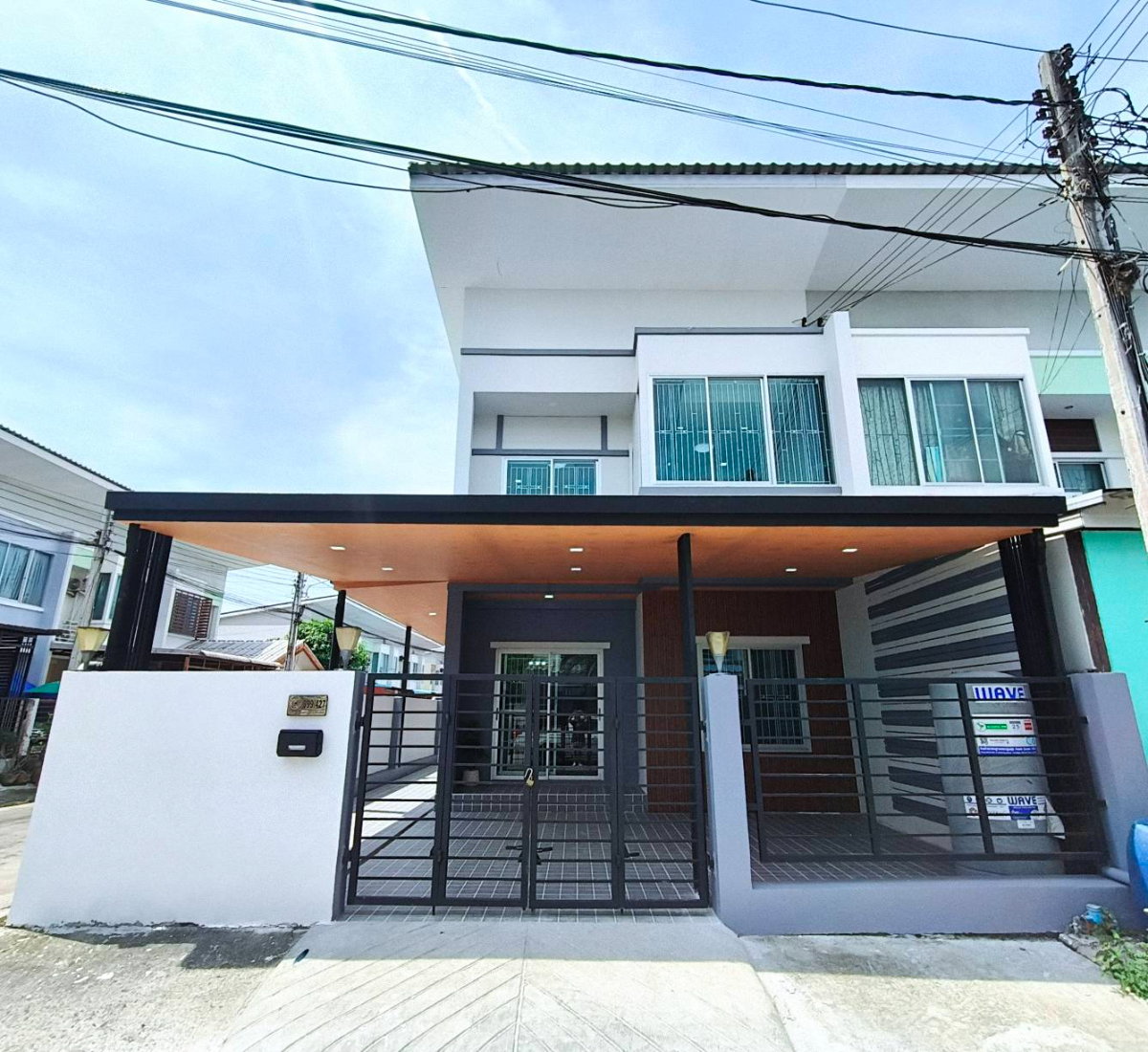 ทาวน์โฮม 2ชั้น รีโนเวทใหม่ หมู่บ้านราชพฤกษ์ สุวรรณภูมิ–ลาดกระบัง เฟส 2 ซอยฉลองกรุง 61 ใกล้สนามบินสุวรรณภูมิ ทำเลดี เฟอร์ครบ