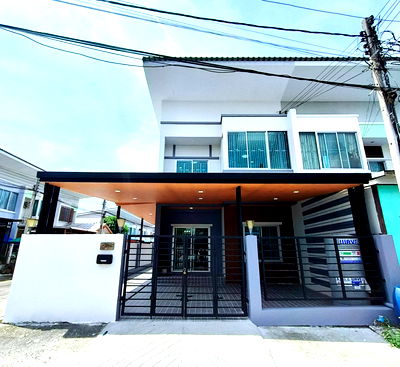 ทาวน์โฮม กรุงเทพมหานคร : ทาวน์โฮม 2ชั้น รีโนเวทใหม่ หมู่บ้านราชพฤกษ์ สุวรรณภูมิ–ลาดกระบัง เฟส 2 ซอยฉลองกรุง 61 ใกล้สนามบินสุวรรณภูมิ ทำเลดี เฟอร์ครบ