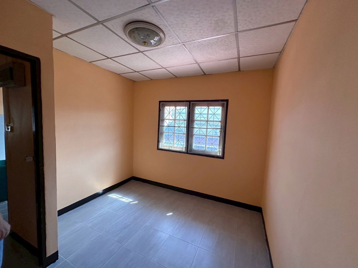 รูป ให้เช่าทาวน์เฮ้าส์ 2 ชั้น หมู่บ้านเลิศอุบล วัชรพล ซอย 17 - รูปที่ 10/11