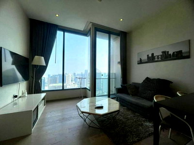 Condos for rent Big C Super Center Ratchadamri : ✨Luxury 1 Bedroom Unit For Rent @ The Esse Asoke ✨🏡