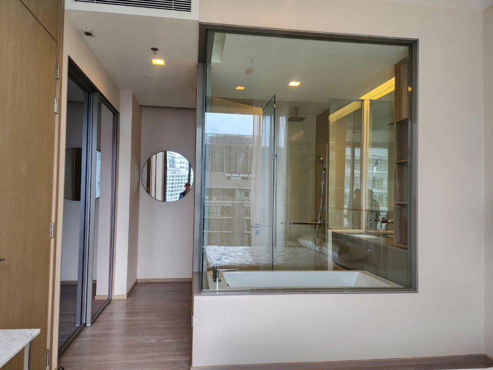 picture  The ESSE                    Asoke  - 8/8