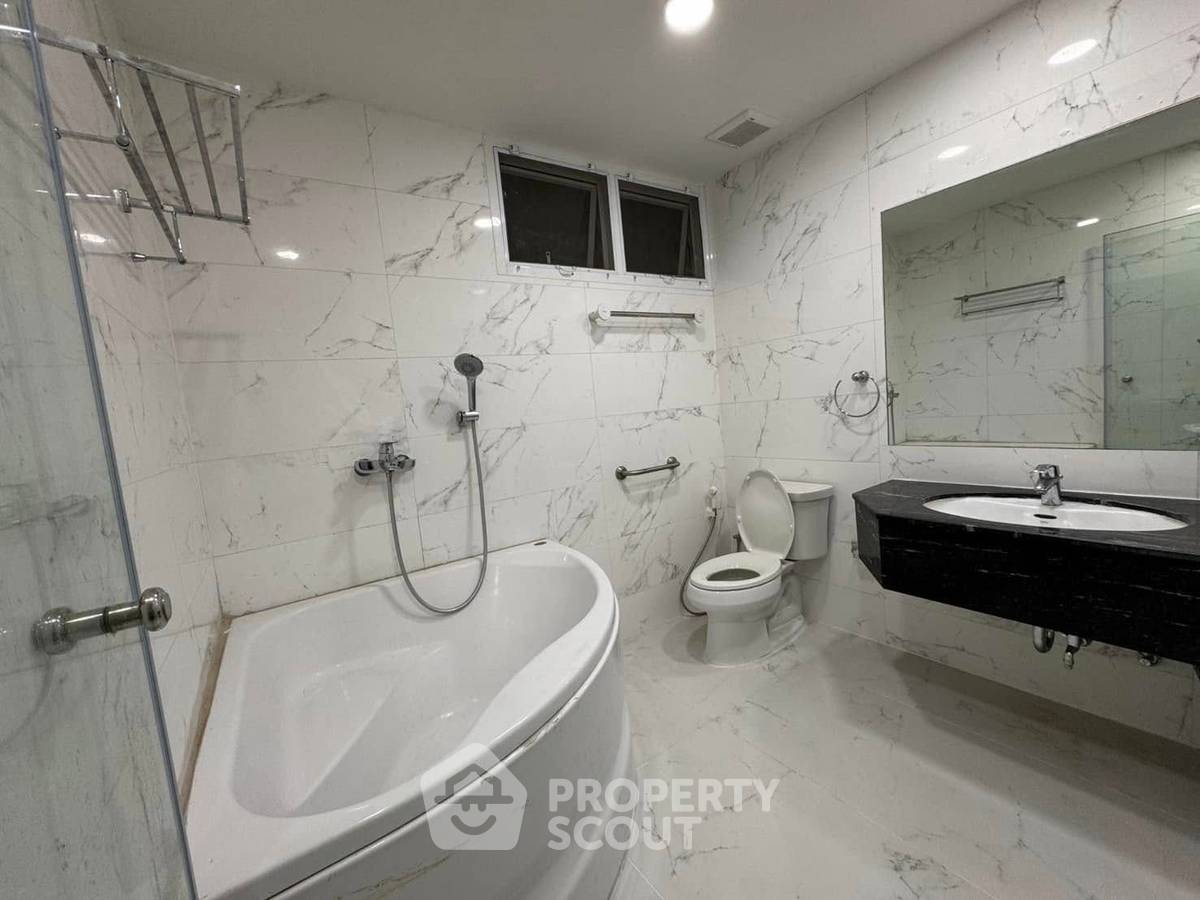 รูป คอนโด 2-ห้องนอน ที่ บ้าน ถนน สารสิน คอนโดมิเนียม ใกล้ BTS ราชดำริ (ID 1996544) - รูปที่ 11/11