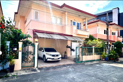 บ้านเดี่ยว แม็กซ์แวลู พัฒนาการ : บ้านระเบียงสวน2  ซ.เฉลิมพระเกียรติ28    4 นอน,3 น้ำ ต่อเติมแข็งแรง ตกแต่งพร้อมอยู่  ทำเลดีมาก ทางเชื่อมสู่บางนา ศรีนครินทร์ และอ่อนนุช