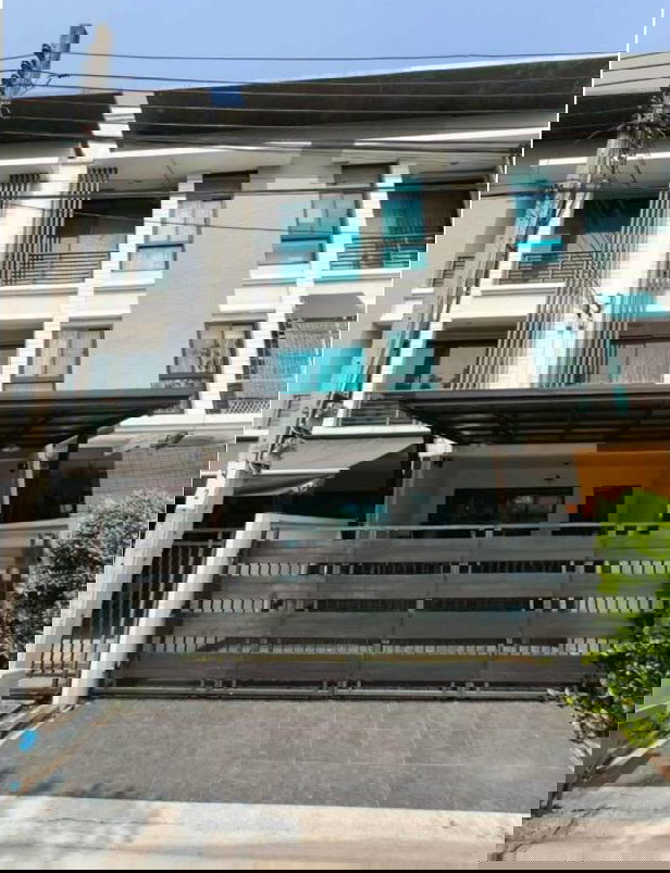 ขายทาวน์โฮม : ทาวน์โฮมใกล้ MRT สีส้ม รามคำแหง เชื่อมต่อได้ทั้งเส้น เลียบทางด่วน - รามคำแหง - พระราม 9 🚘