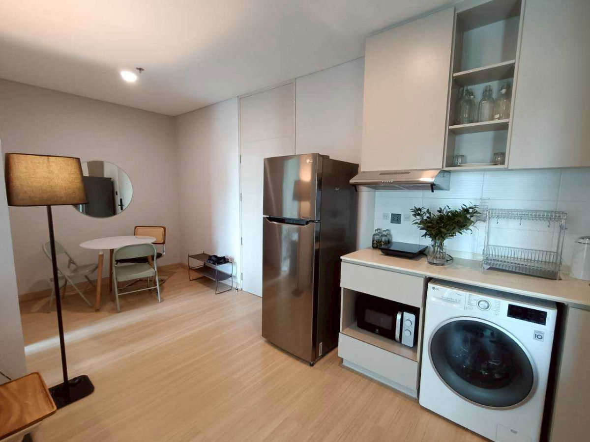 รูป คอนโดลุมพินีสวีท เพชรบุรี มักกะสัน 2 นอน 1 น้ำ 40.5 ตร.ม. วิวเมือง เฟอร์ครบเข้าอยู่ได้เลย - รูปที่ 3/10