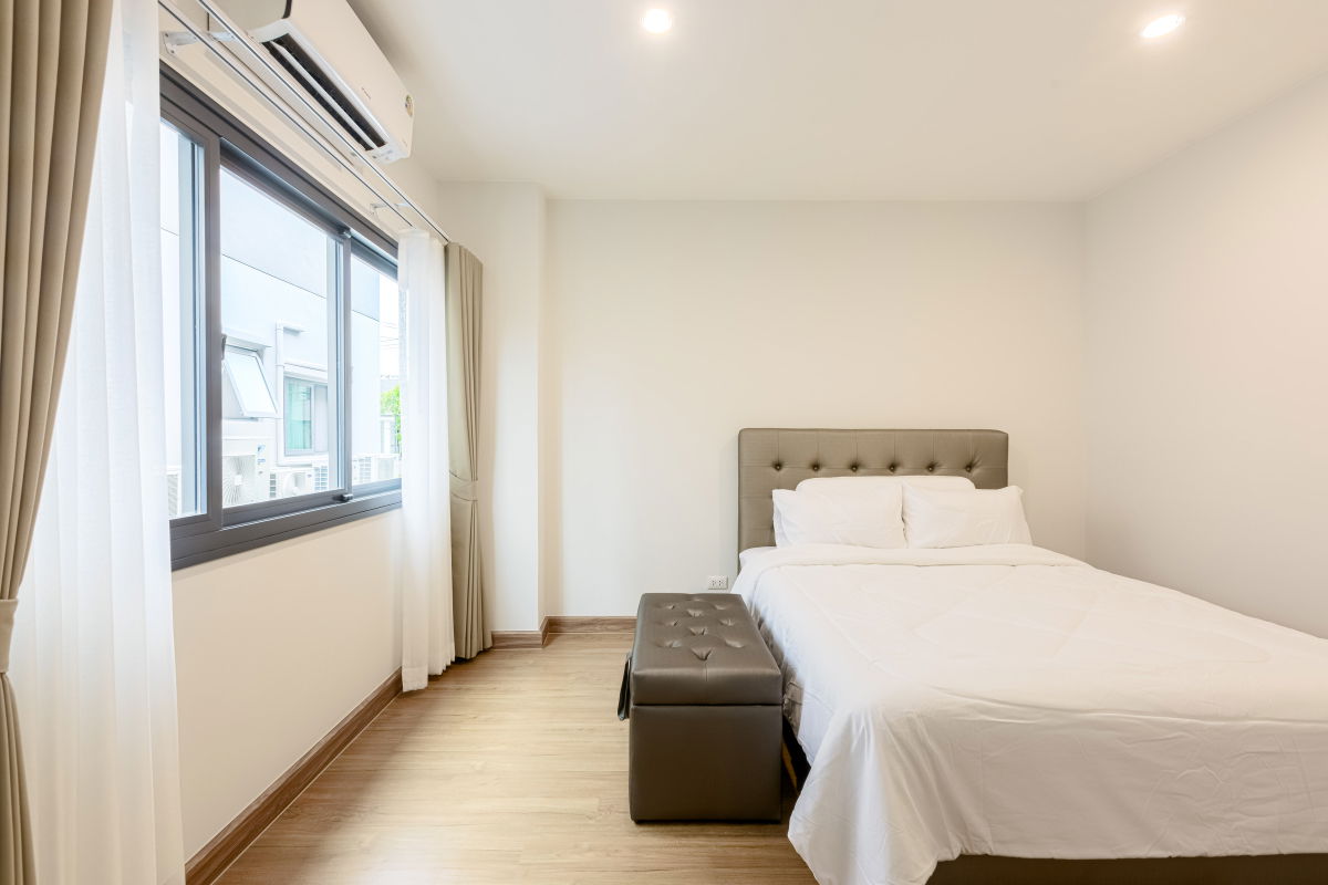 รูป บ้านเดี่ยวหลังใหญ่ สไตล์ยุโรป ใจกลางบางนา พร้อมให้เช่า - รูปที่ 21/37