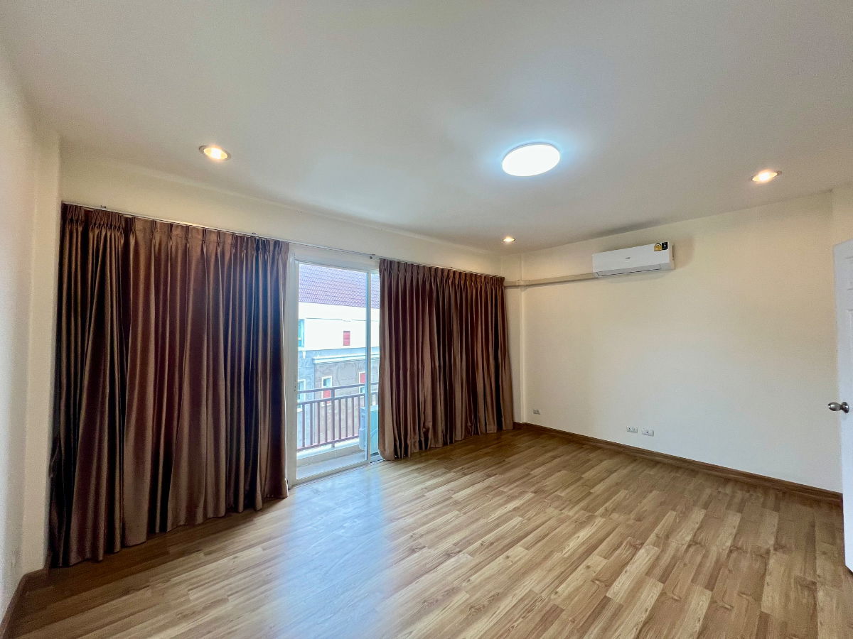 รูป ให้เช่า Townhome 4 ชั้น Premium Place Ekkamai–Ramintra 2 | เหมาะทำโฮมออฟฟิศ | พื้นที่ใหญ่ ทำเลเลียบด่วน - รูปที่ 31/40