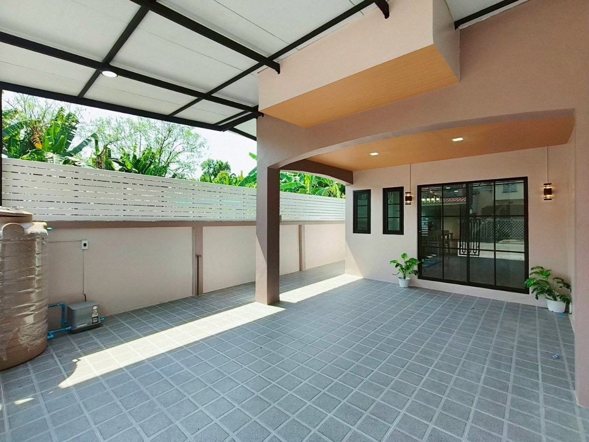 รูป ทาวน์เฮ้าส์ 2 ชั้น รีโนเวทใหม่ หลังมุม ทำเลดีมาก หมู่บ้าน เคซี.รามอินทรา 8 ถนนไทยรามัญ พร้อมอยู่ เฟอร์นิเจอร์สวย - รูปที่ 4/21