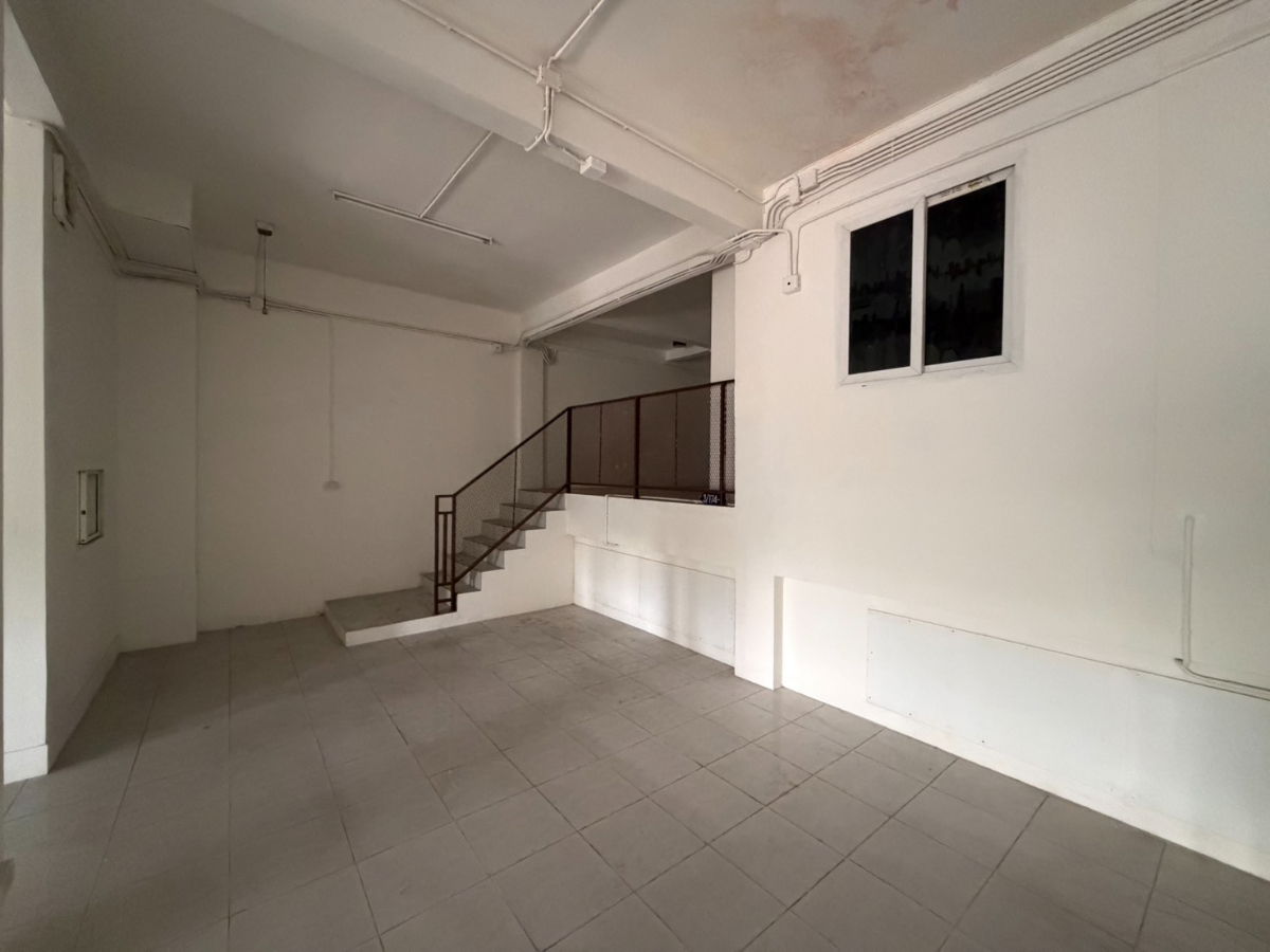 รูป เช่าตึกแถว ติดถนนใหญ่ 2คูหา 1.5 ชั้น ซอย พระราม 2 หน้ากว้าง 8 เมตร พื้นที่ 154 ตรม - รูปที่ 4/7