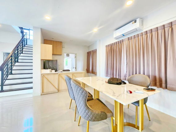 รูป ลดราคา60% ถูกที่สุดในไทย วงแหวน จตุโชติ แฟชั่นไอส์แลนด์ 4.8กม. ตลาดวงศกร 3.5 กม. คฤหาสน์ ให้เช่า 2 ชั้น 60ตรว 250ตรม. 4นอน 5น้ำ คลองสามวา - รูปที่ 3/8