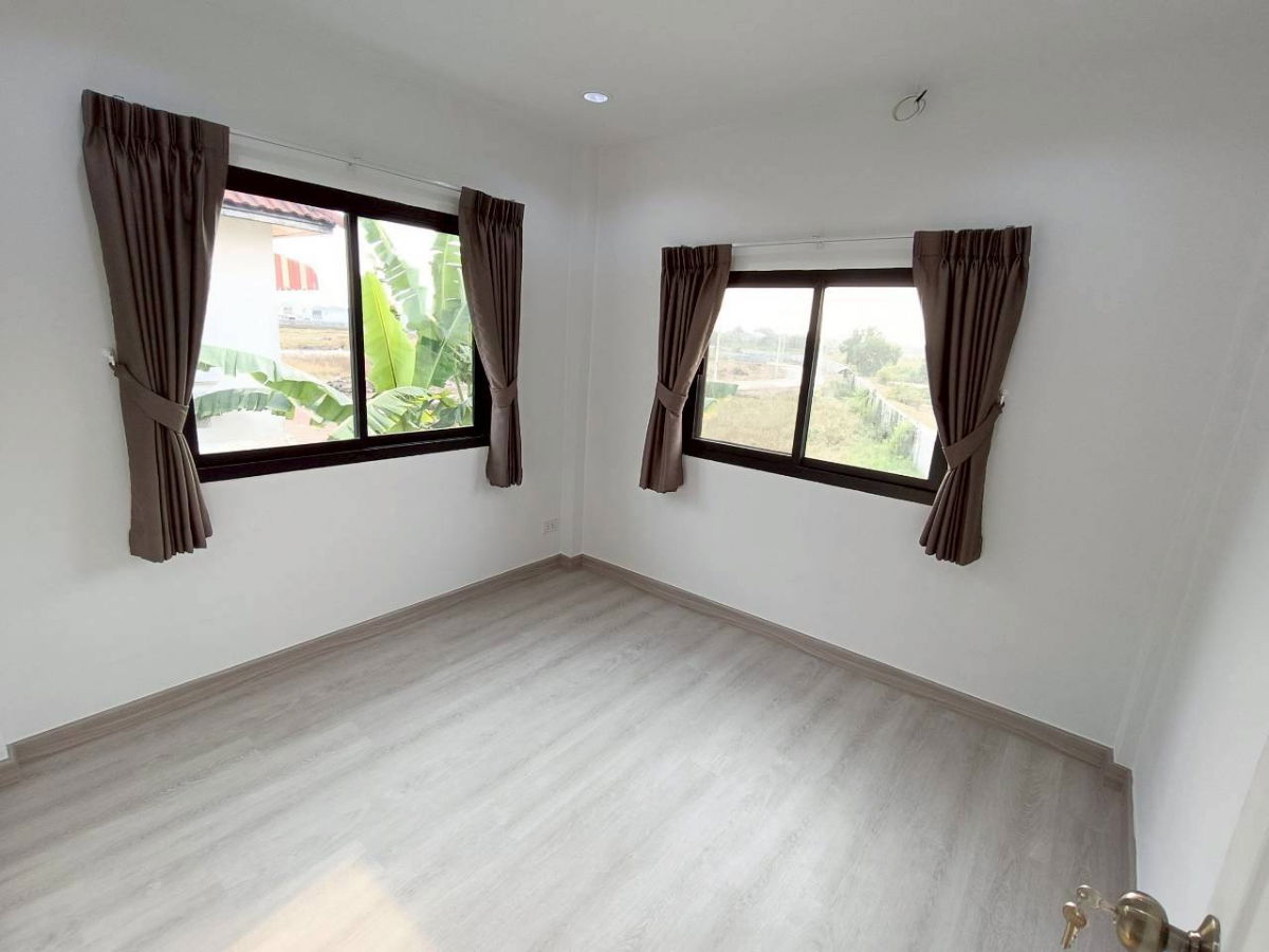 รูป บ้านเดี่ยว 2ชั้น รีโนเวทใหม่ทั้งหลัง! สวย ครบ จบ พร้อมเข้าอยู่ ​หมู่บ้านเคซี.กรีนวิลล์ ซอยมิตรไมตรี 10/1 เขตหนองจอก คู้ซ้าย พร้อมเฟอร์ฯ - รูปที่ 30/33