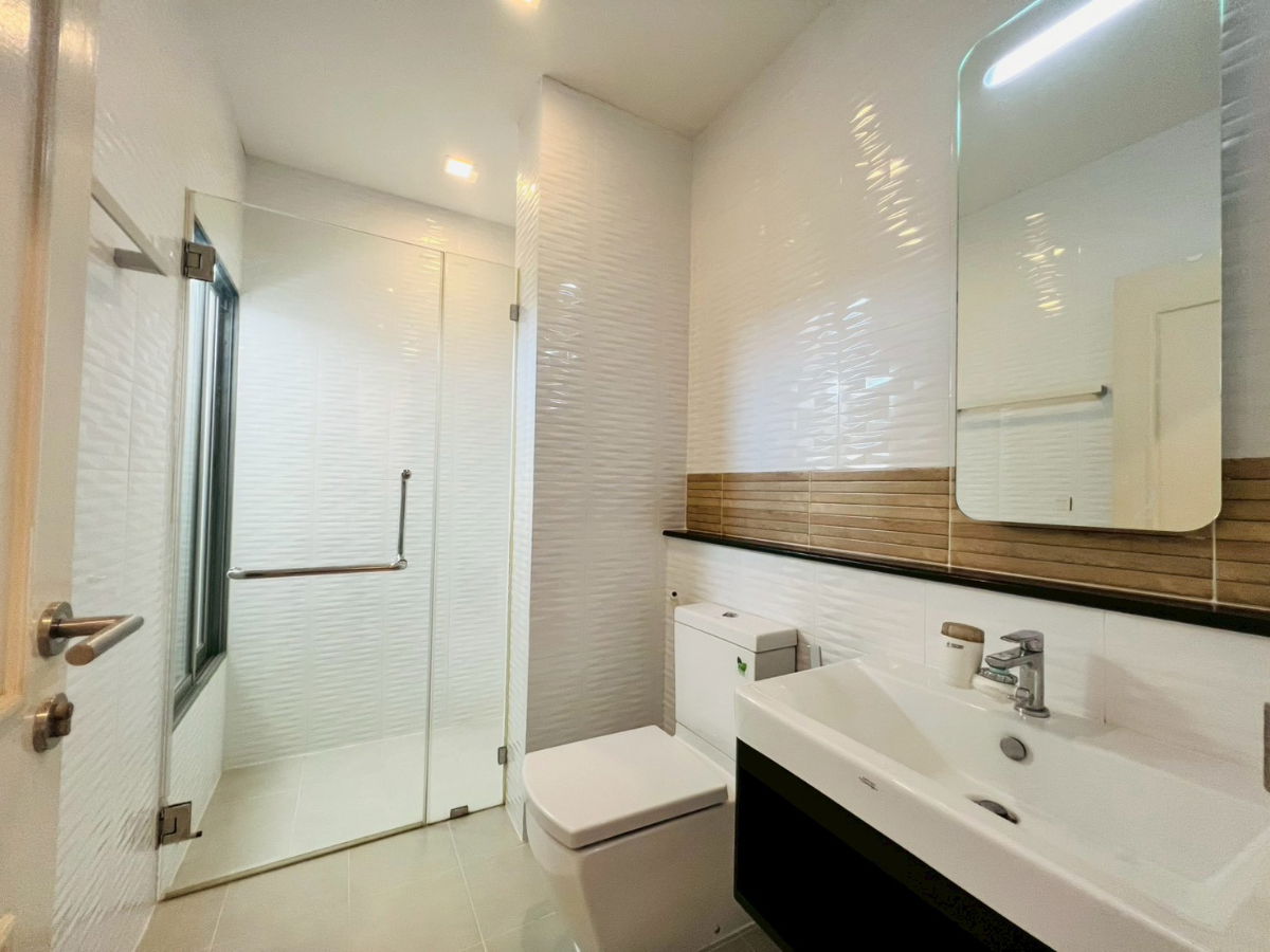 รูป ขายด่วน! บ้านเดี่ยว 4-ห้องนอน 3-ห้องน้ำ แปลงมุม พร้อมเฟอร์นิเจอร์ Built-in สวยจบครบทั้งหลัง - รูปที่ 47/57