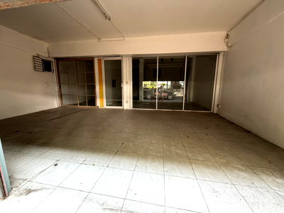 เช่าอาคารพาณิชย์ กรุงเทพมหานคร : เช่าตึกแถว ติดถนนใหญ่ 2คูหา 1.5 ชั้น ซอย พระราม 2  หน้ากว้าง 8 เมตร พื้นที่ 154 ตรม 