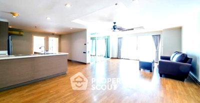 Condos for sale Surawong Road : 4-BR Condo at Nusa State Tower Condominium near BTS Saphan Taksin (ID 2679169)