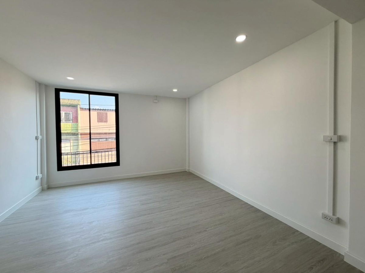 รูป ขาย ตึกเเถว 21.5 ตร.ว. ซอย นนทบุรี 46 (ซอยไทยานนท์)  ทำเลใกล้ สนามบินน้ำ  - รูปที่ 31/44