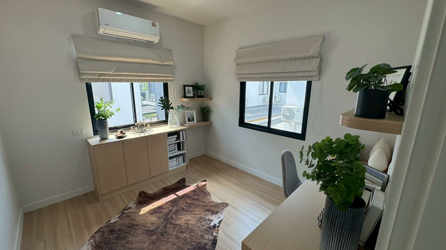 รูป 4 Bedroom Modern Family Home North Pattaya - รูปที่ 11/16