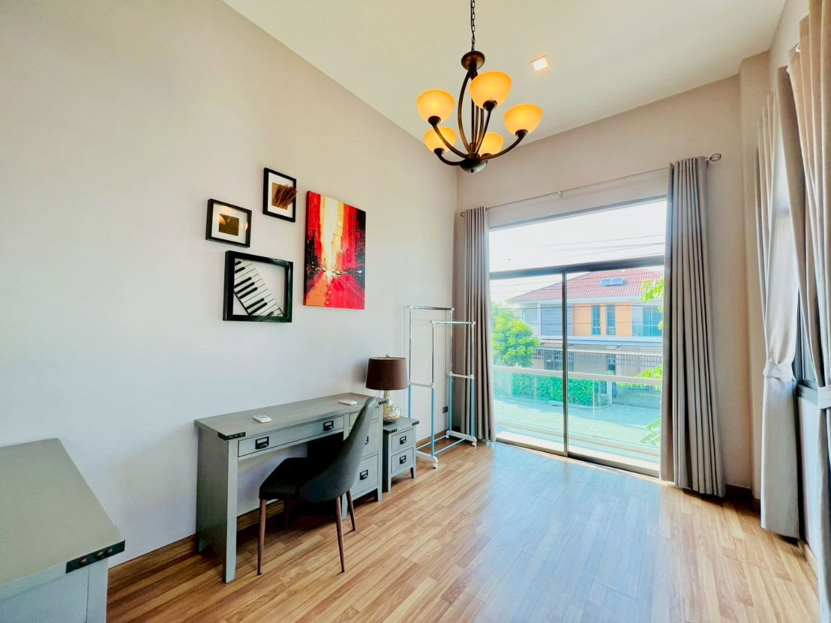 รูป ขายด่วน! บ้านเดี่ยว 4-ห้องนอน 3-ห้องน้ำ แปลงมุม พร้อมเฟอร์นิเจอร์ Built-in สวยจบครบทั้งหลัง - รูปที่ 38/57