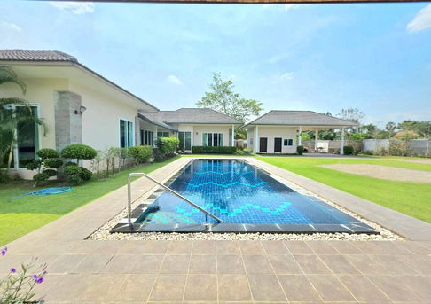 Pool View Villa 3 Bedroom for sale Huai Yai Pattaya