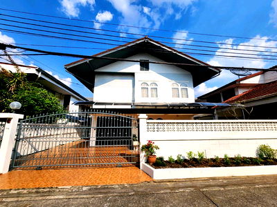 เช่าบ้านเดี่ยว MRT พระราม 9 : 🏡 ให้เช่า บ้านเดี่ยว 2 ชั้น ย่านห้วยขวาง รีโนเวทใหม่ พร้อมอยู่ ทำ Airbnb ได้